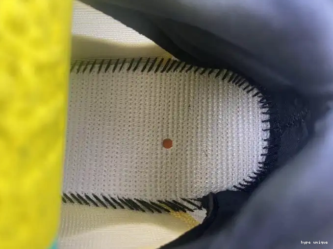 hype Adidas HP5425 Safflower Mono 700 Yeezy V3 0509